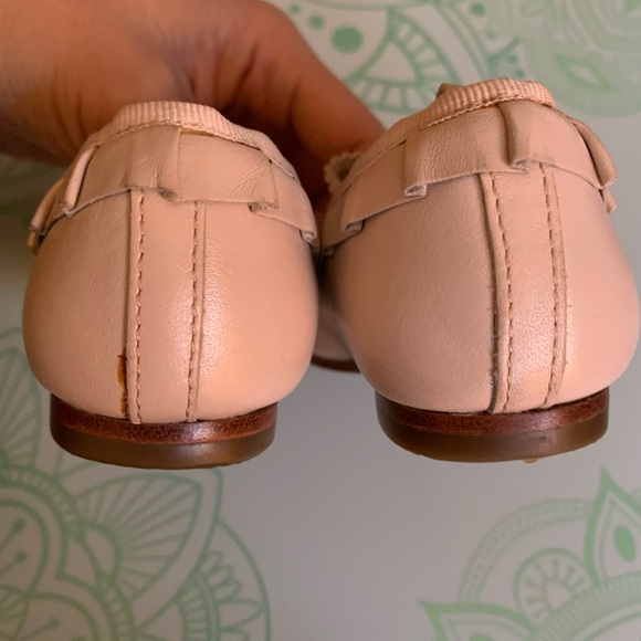 Janie and Jack girls leather material flats in ivory size 4 - Picture 2 of 6